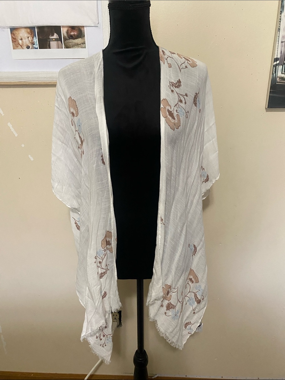 Gentle Fawn White Floral Lightweight Kimono Shrug One Size Women’s